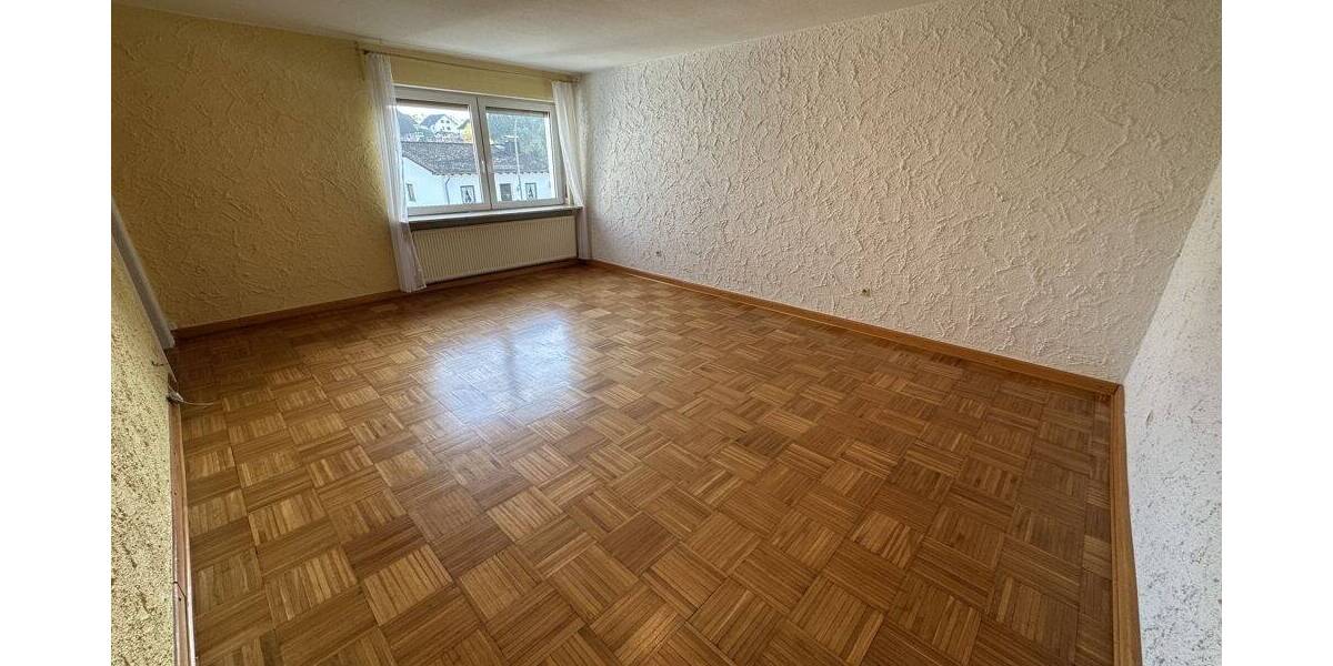 Einfamilienhaus Raubach - 9 Zimmer, 300 m&sup2;, 299.000&euro; | Angebot:25770006