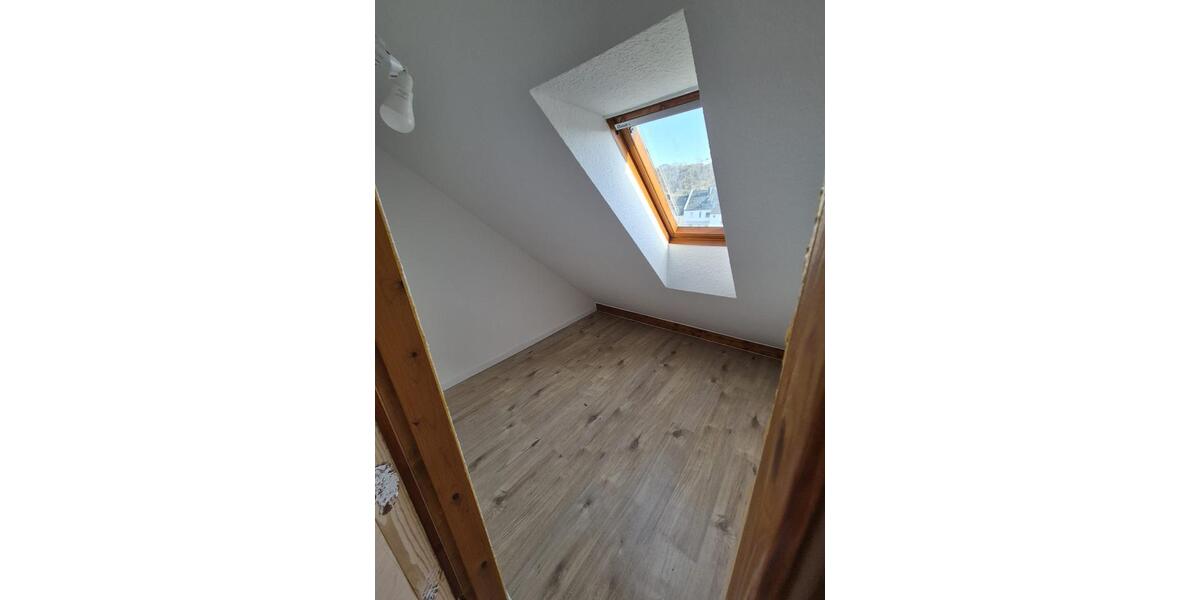 Dachgeschoßwohnung Koblenz - 2.5 Zimmer, 98 m&sup2;, 1.099&euro; | Angebot:25641190