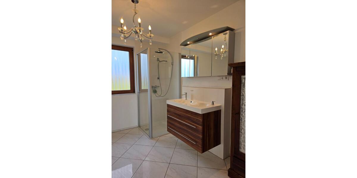 Etagenwohnung Dierdorf - 4 Zimmer, 214 m&sup2;, 1.550&euro; | Angebot:25497965