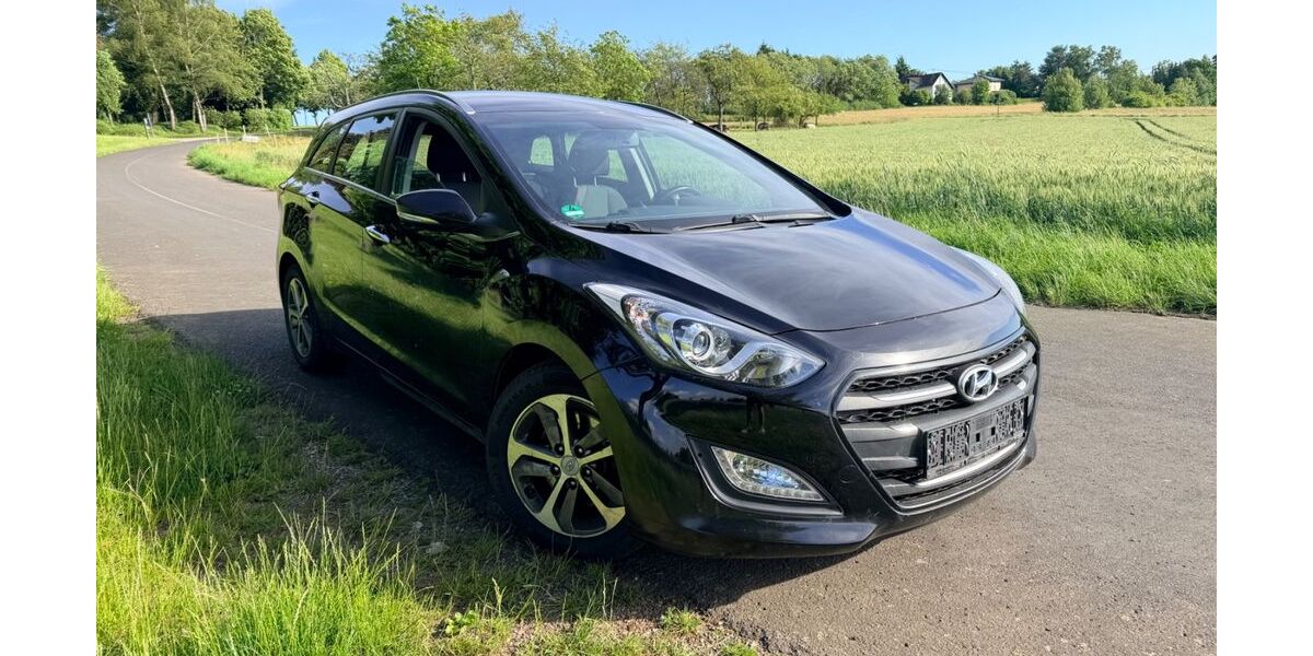 Hyundai i30 97.646 km 8.700 &euro; NÖRTERSHAUSEN 56283