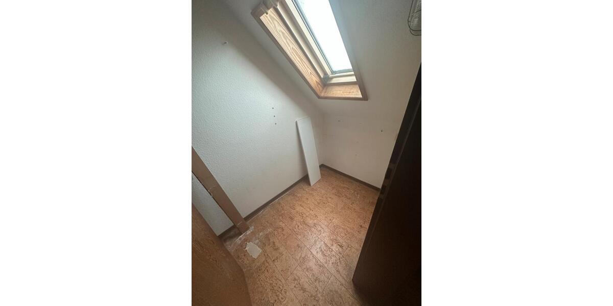 Dachgeschoßwohnung Ötzingen - 6 Zimmer, 120 m&sup2;, 1.100&euro; | Angebot:25539890