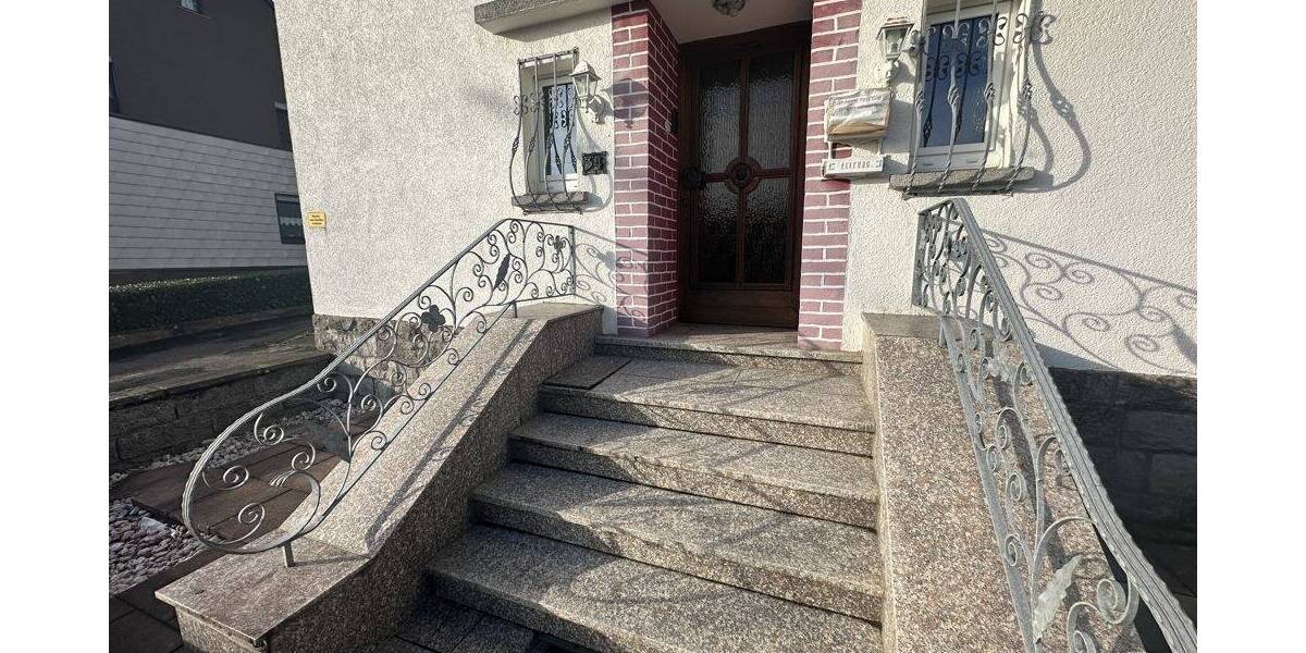 Einfamilienhaus Raubach - 9 Zimmer, 300 m&sup2;, 299.000&euro; | Angebot:25770006