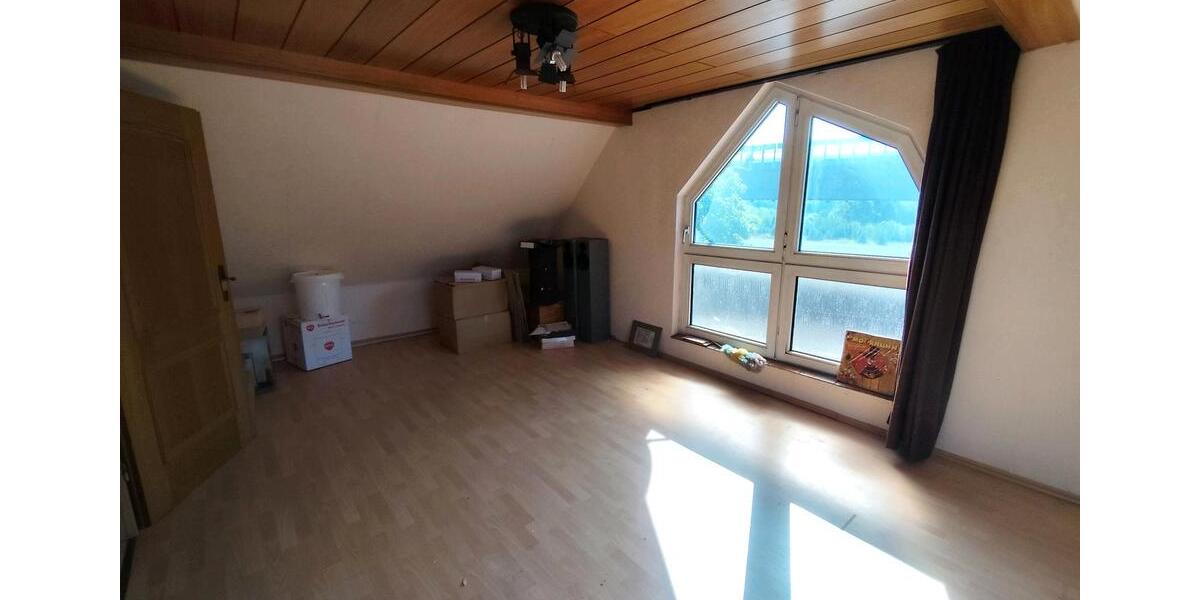 Etagenwohnung Urmitz - 7 Zimmer, 160 m&sup2;, 280.000&euro; | Angebot:26709840