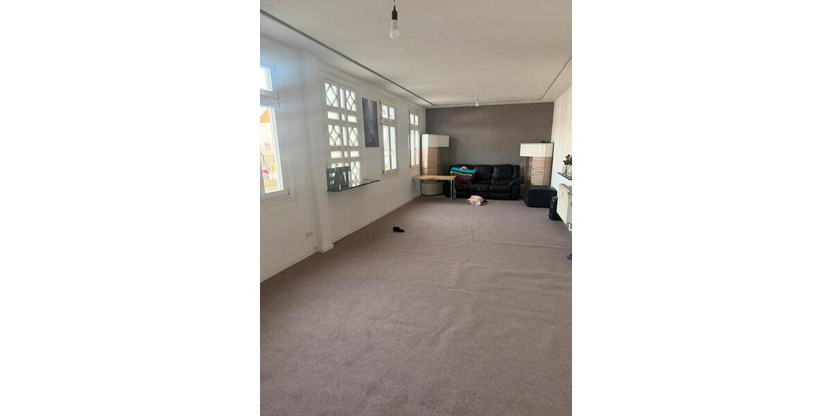 Etagenwohnung Dahlheim - 7 Zimmer, 180 m&sup2;, 700&euro; | Angebot:25870790