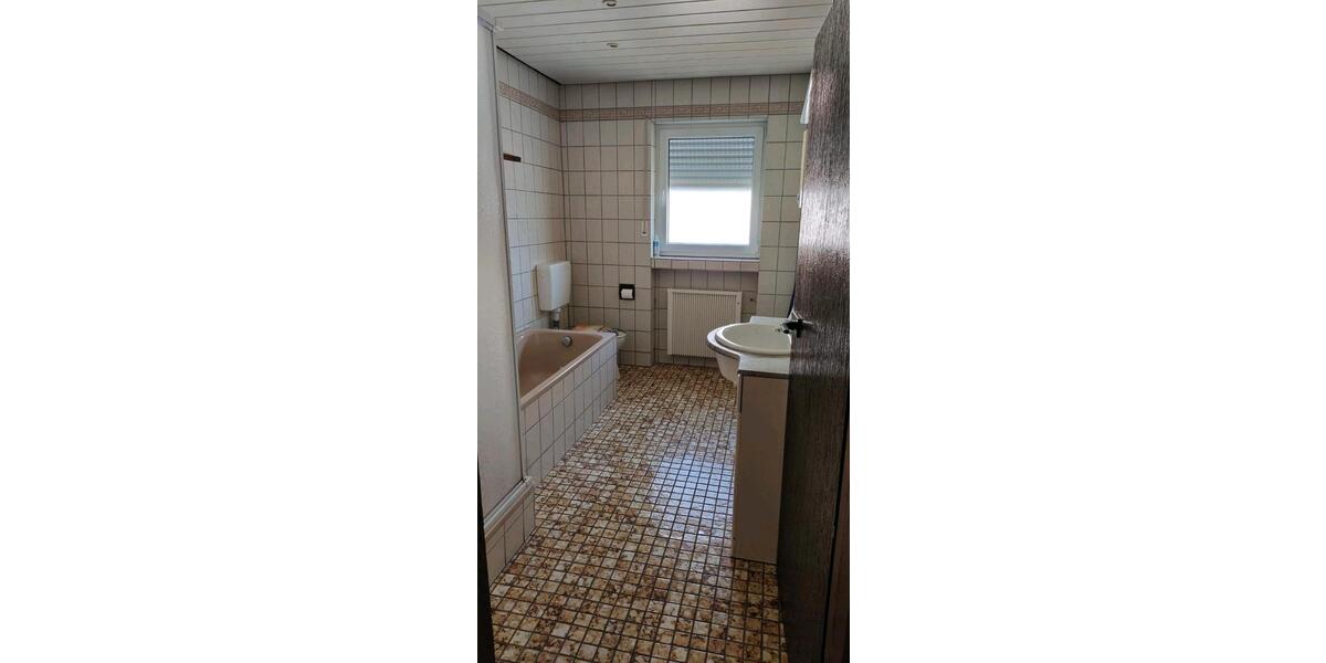 Etagenwohnung Urmitz - 7 Zimmer, 160 m&sup2;, 260.000&euro; | Angebot:26993204