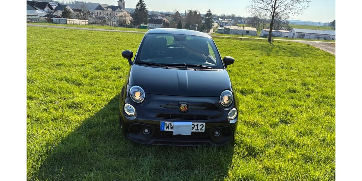 Abarth 695 7.650 km 26.999 &euro; Selters 56242