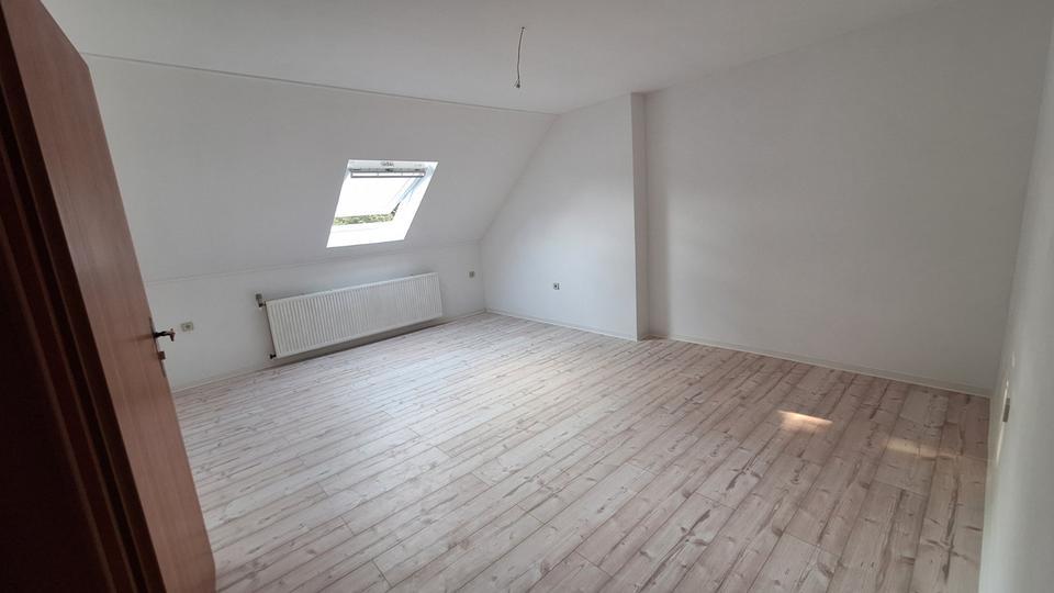 Dachgeschoßwohnung Steimel - 4 Zimmer, 85 m&sup2;, 750&euro; | Angebot:25852452