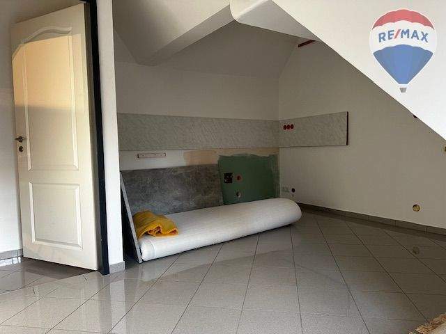 Einfamilienhaus Höhr-Grenzhausen Grenzhausen - 9 Zimmer, 225 m&sup2;, 459.000&euro; | Angebot:25664423