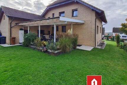 Haus Straßenhaus - 8 Zimmer, 220 m&sup2;, 570.000&euro; | Angebot:25691903