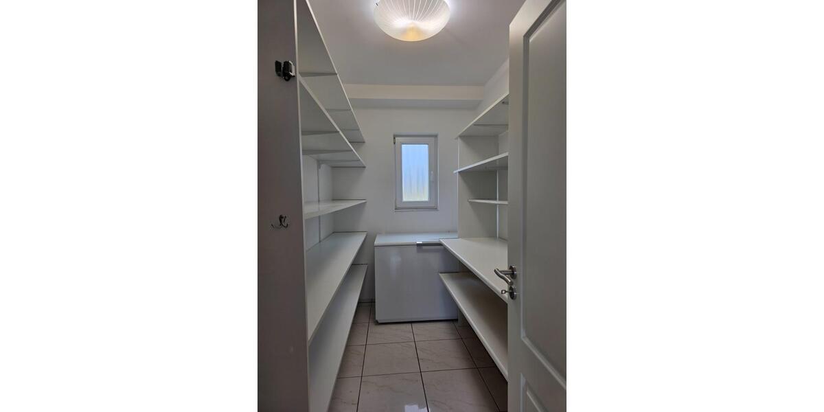 Etagenwohnung Dierdorf - 4 Zimmer, 214 m&sup2;, 1.550&euro; | Angebot:25497965