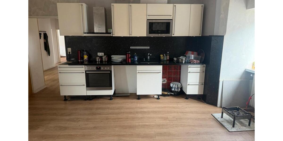 Etagenwohnung Dahlheim - 7 Zimmer, 180 m&sup2;, 700&euro; | Angebot:25870790