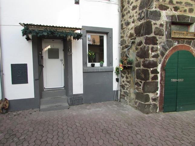 Erdgeschoßwohnung Urmitz - 3 Zimmer, 74 m&sup2;, 600&euro; | Angebot:25351389