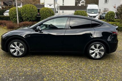 Tesla Model Y 18.000 km 29.750 &euro; Bad Honnef 53604