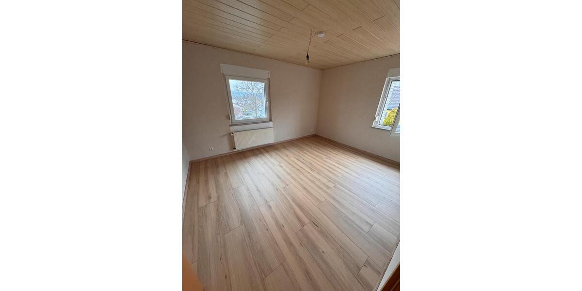 Etagenwohnung Vallendar - 5 Zimmer, 117 m&sup2;, 900&euro; | Angebot:25100956