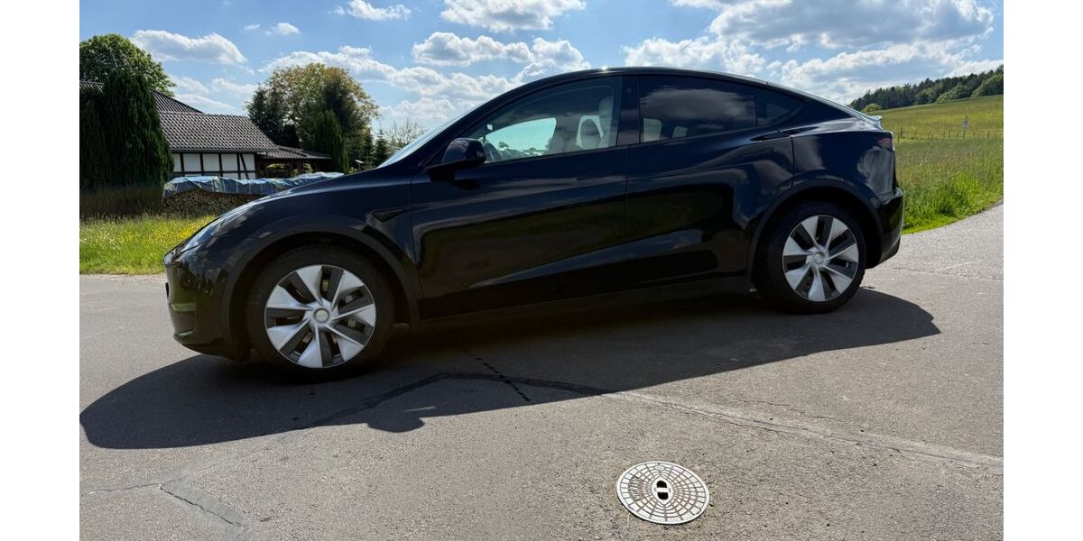 Tesla Model Y 69.999 km 32.000 &euro; Berod 57614
