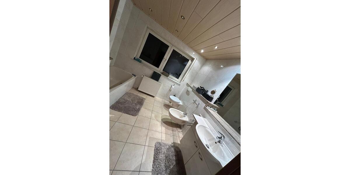 Dachgeschoßwohnung Straßenhaus - 3 Zimmer, 80 m&sup2;, 790&euro; | Angebot:26033601