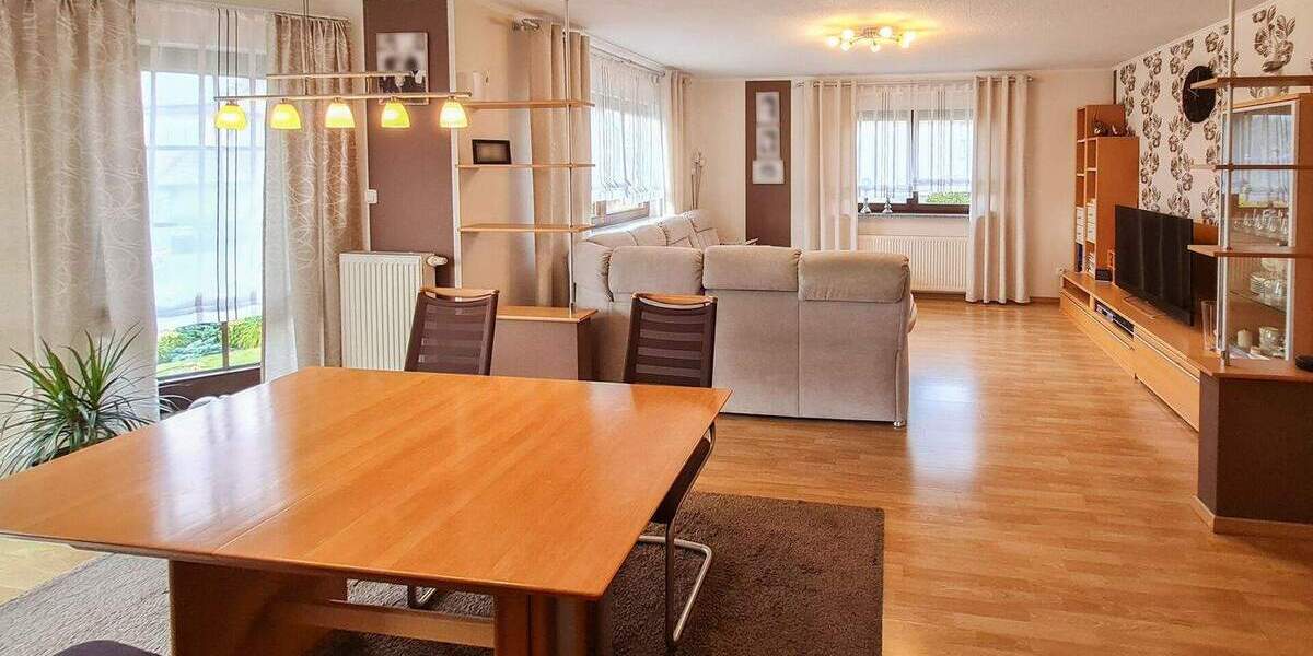 Einfamilienhaus Straßenhaus - 8 Zimmer, 220 m&sup2;, 570.000&euro; | Angebot:25691903