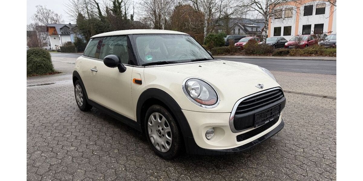 Mini One First 110.000 km 8.499 &euro; Remagen 53424