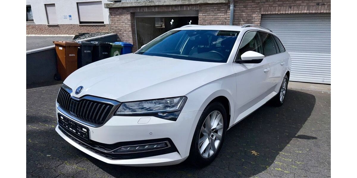 Skoda Superb 234.154 km 14.000 &euro; Vettelschoss 53560
