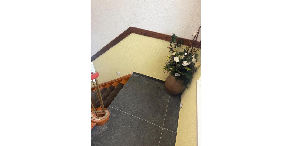 Etagenwohnung Dahlheim - 7 Zimmer, 180 m&sup2;, 700&euro; | Angebot:25870790