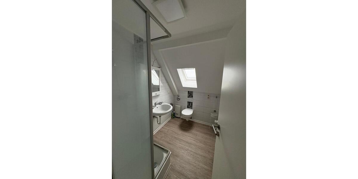 Dachgeschoßwohnung Nickenich - 2 Zimmer, 45 m&sup2;, 30&euro; | Angebot:25906880