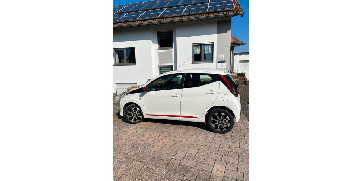 Toyota Aygo (X) 44.200 km 8.980 &euro; Caan 56237