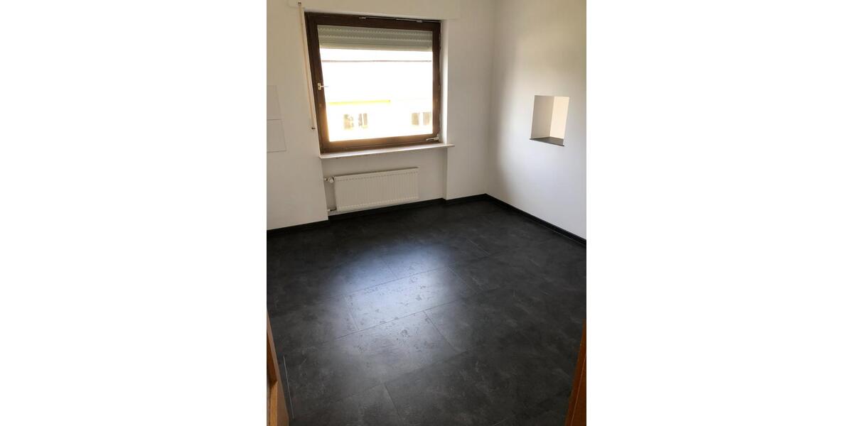 Etagenwohnung Remagen - 3 Zimmer, 91 m&sup2;, 900&euro; | Angebot:24360322