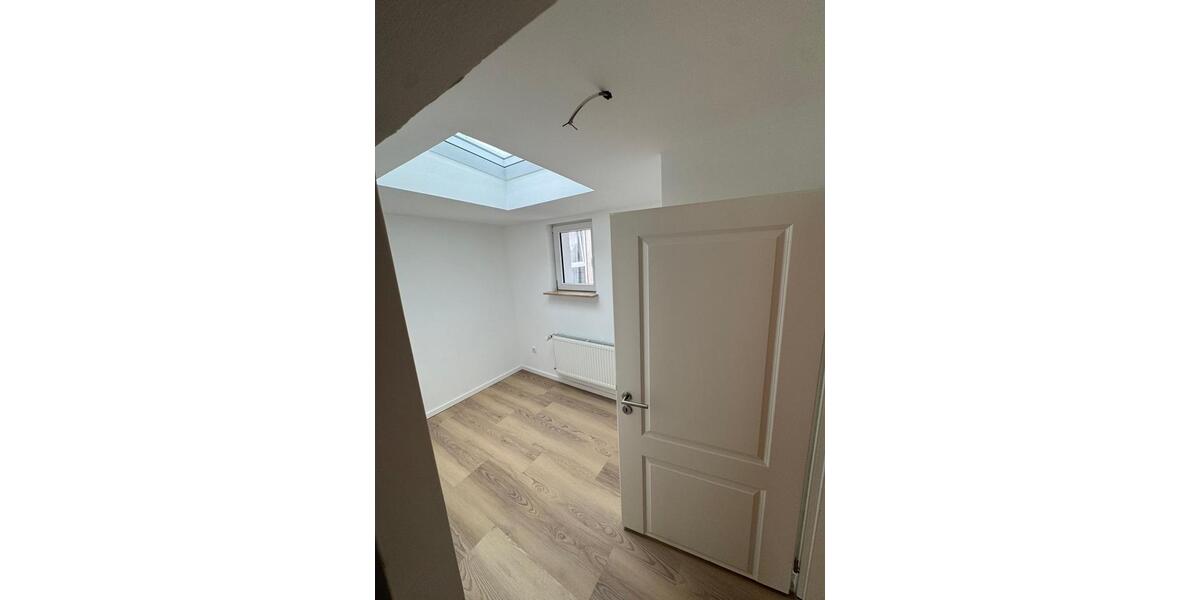 Etagenwohnung Bad Hönningen - 5.5 Zimmer, 150 m&sup2;, 1.300&euro; | Angebot:25844340