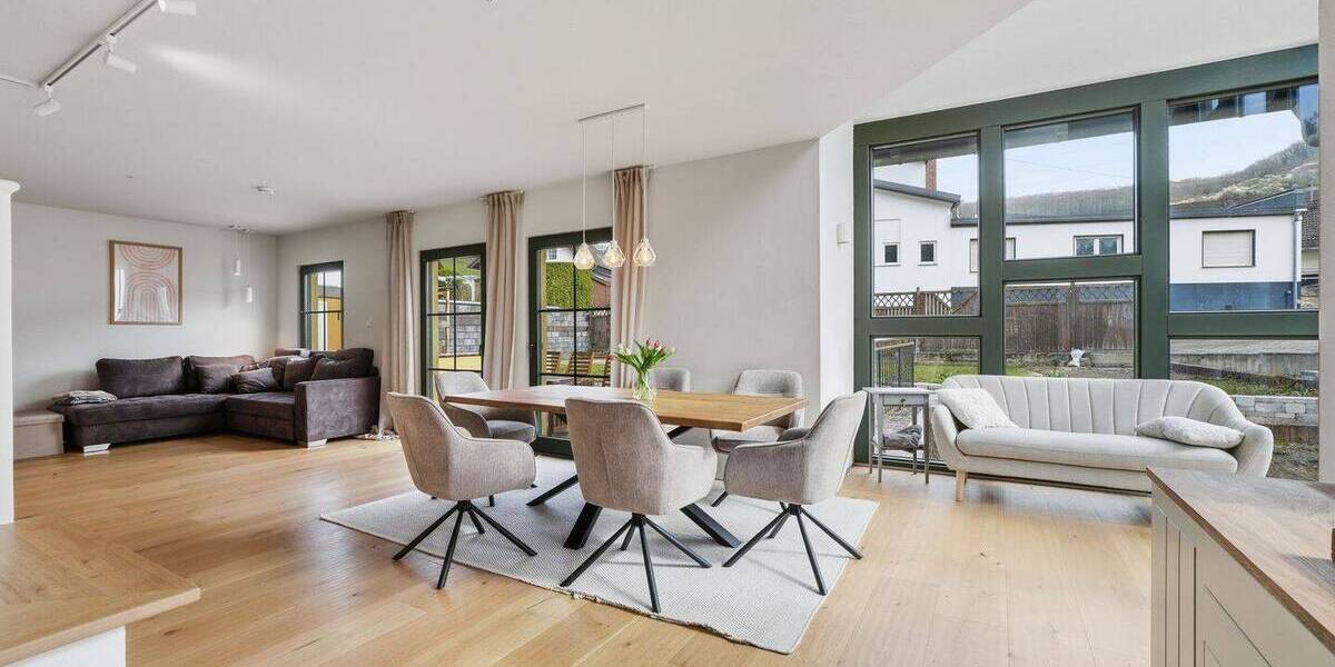 Einfamilienhaus Gönnersdorf - 7 Zimmer, 220 m&sup2;, 525.000&euro; | Angebot:26043633