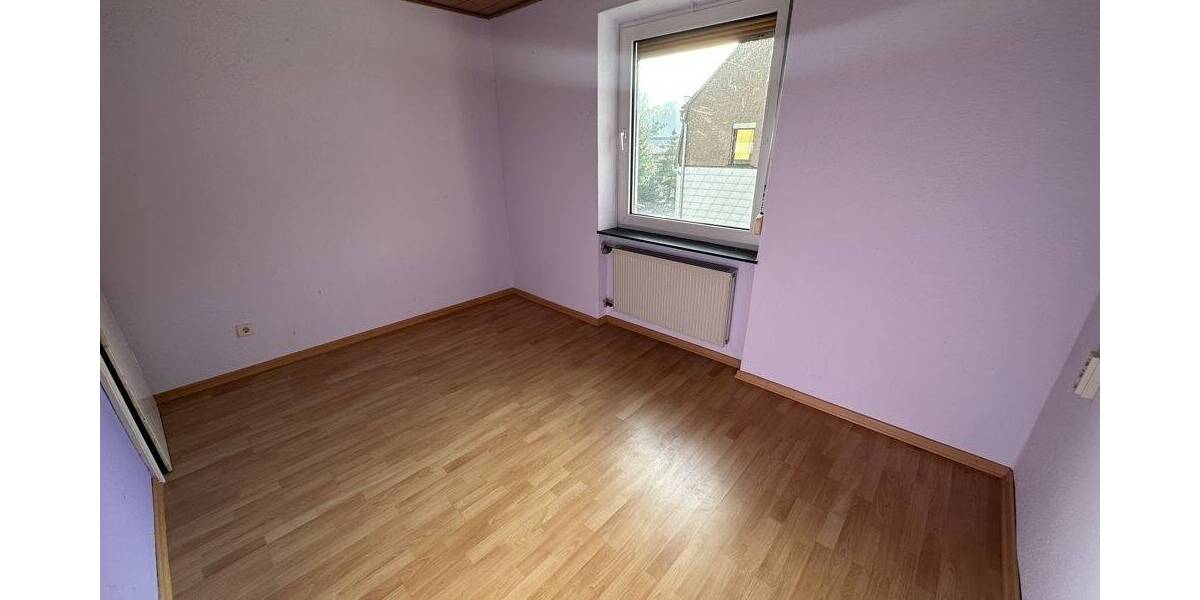 Einfamilienhaus Raubach - 9 Zimmer, 300 m&sup2;, 299.000&euro; | Angebot:25770006