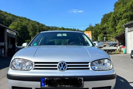 VW Golf 103.000 km 1.500 &euro; Asbach 53567