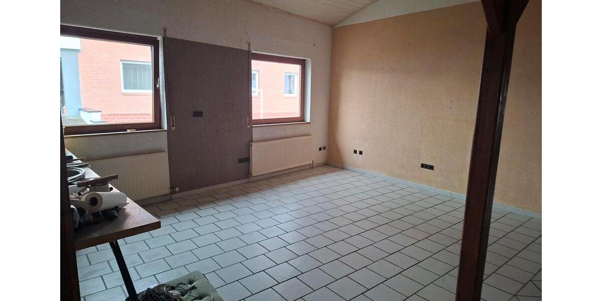 Etagenwohnung Andernach - 7 Zimmer, 240 m&sup2;, 240.000&euro; | Angebot:26677012