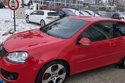 VW Golf 136.700 km 9.489 &euro; Andernach 56626