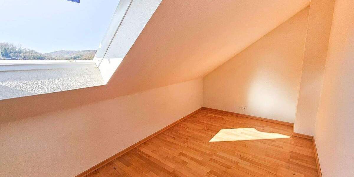Etagenwohnung Unkel - 2 Zimmer, 73 m&sup2;, 210.000&euro; | Angebot:25709806