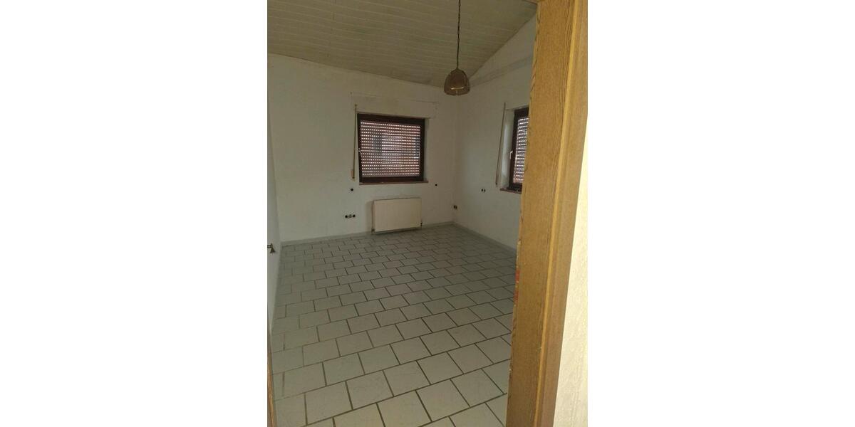 Etagenwohnung Andernach - 7 Zimmer, 240 m&sup2;, 240.000&euro; | Angebot:26677012