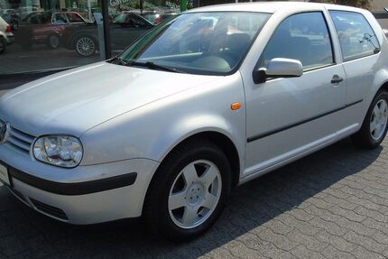 VW Golf 111.000 km 2.990 &euro; Ransbach-Baumbach 56235