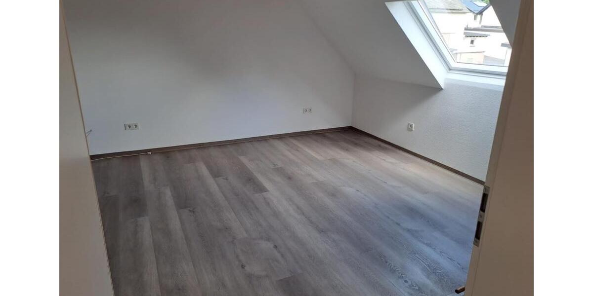 Etagenwohnung Steimel - 5 Zimmer, 120 m&sup2;, 900&euro; | Angebot:25483150