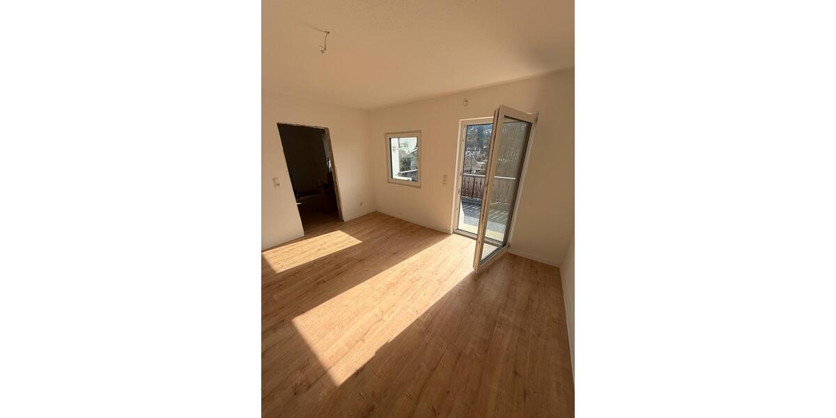 Dachgeschoßwohnung Vallendar - 4 Zimmer, 100 m&sup2;, 1.500&euro; | Angebot:25396427