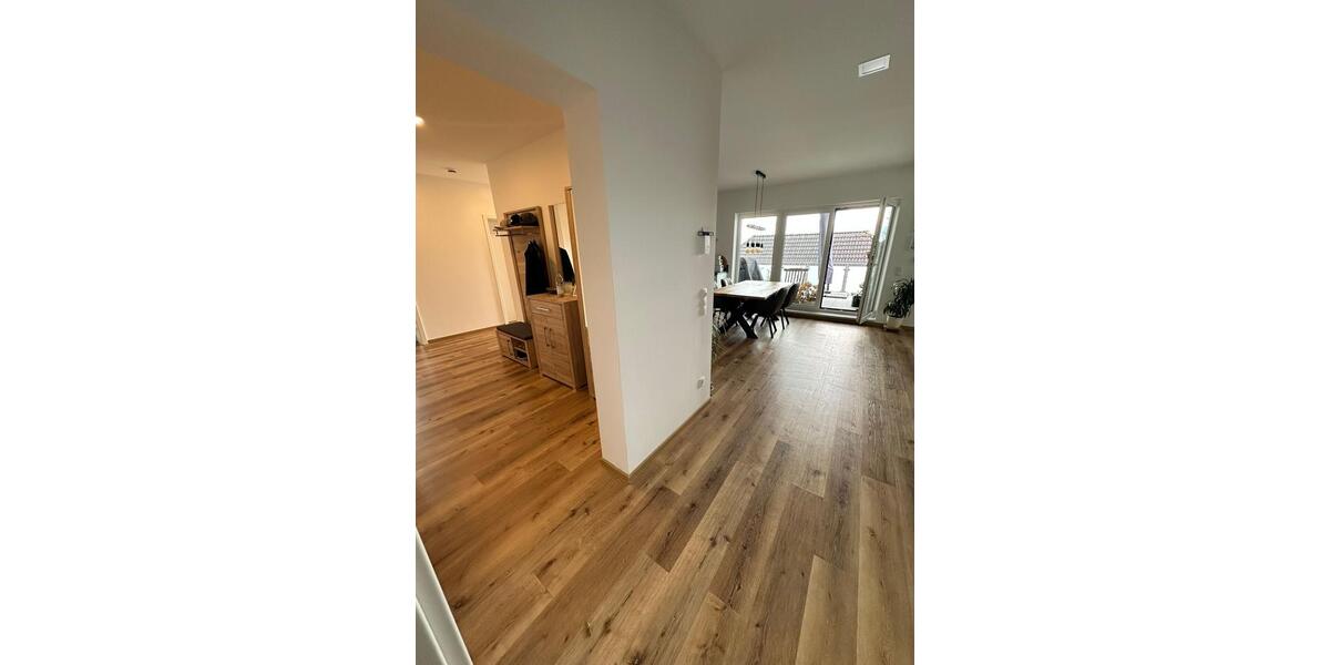 Dachgeschoßwohnung Kleinmaischeid - 4 Zimmer, 131 m&sup2;, 1.280&euro; | Angebot:25961988