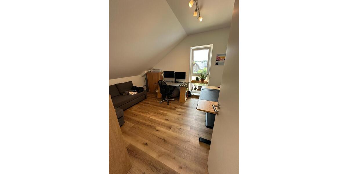 Dachgeschoßwohnung Kleinmaischeid - 4 Zimmer, 131 m&sup2;, 1.280&euro; | Angebot:25961988