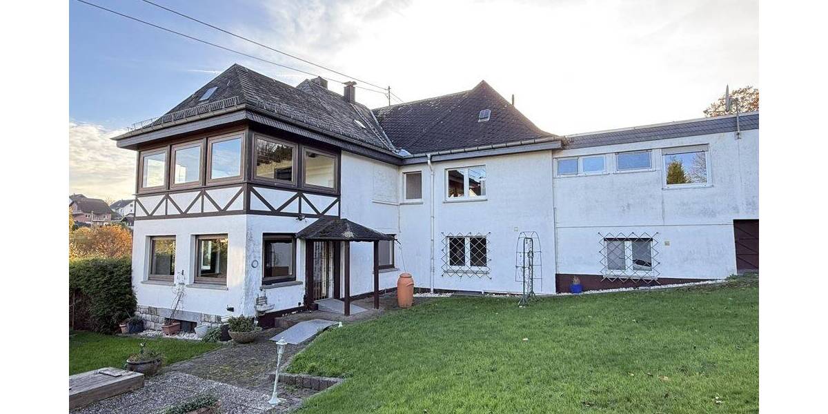 Einfamilienhaus Raubach - 9 Zimmer, 300 m&sup2;, 299.000&euro; | Angebot:25770006