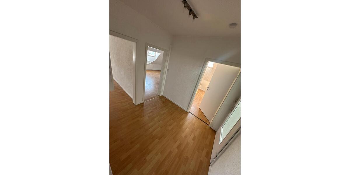 Dachgeschoßwohnung Kruft - 3 Zimmer, 80 m&sup2;, 700&euro; | Angebot:25075013