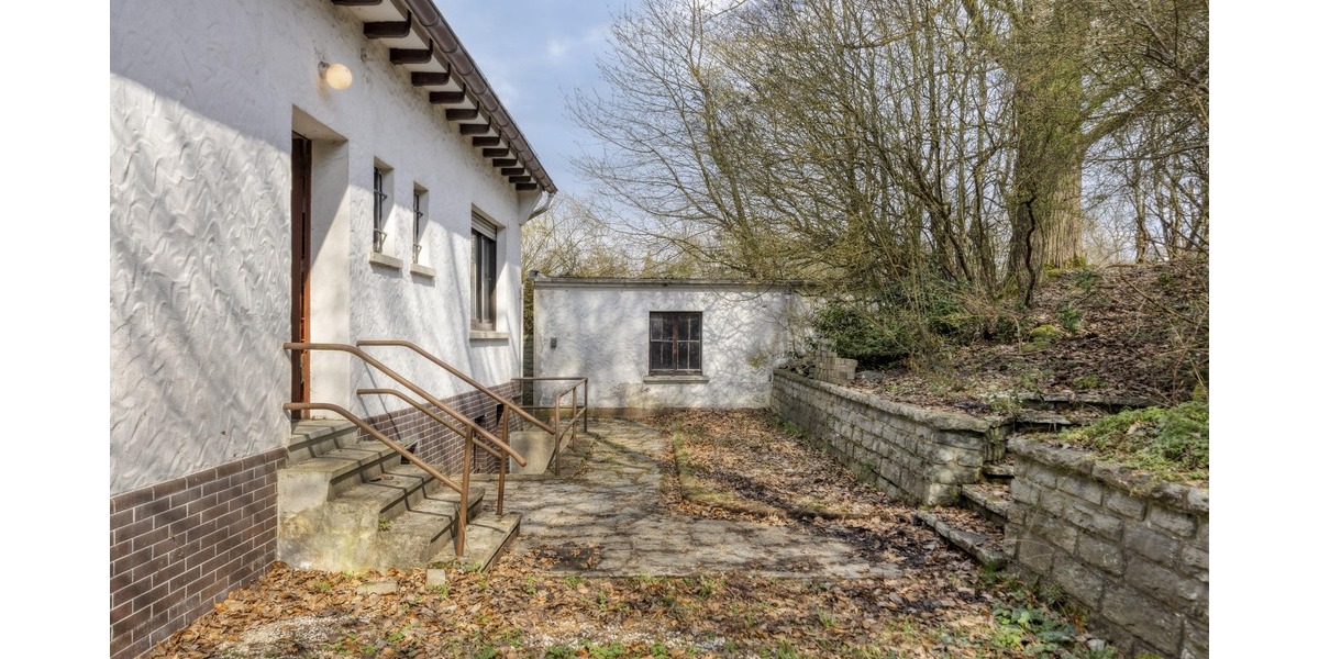 Solides Haus mit großem Garten in Aussichtslage ! - Einfamilienhaus Staudt | Angebot:25942745