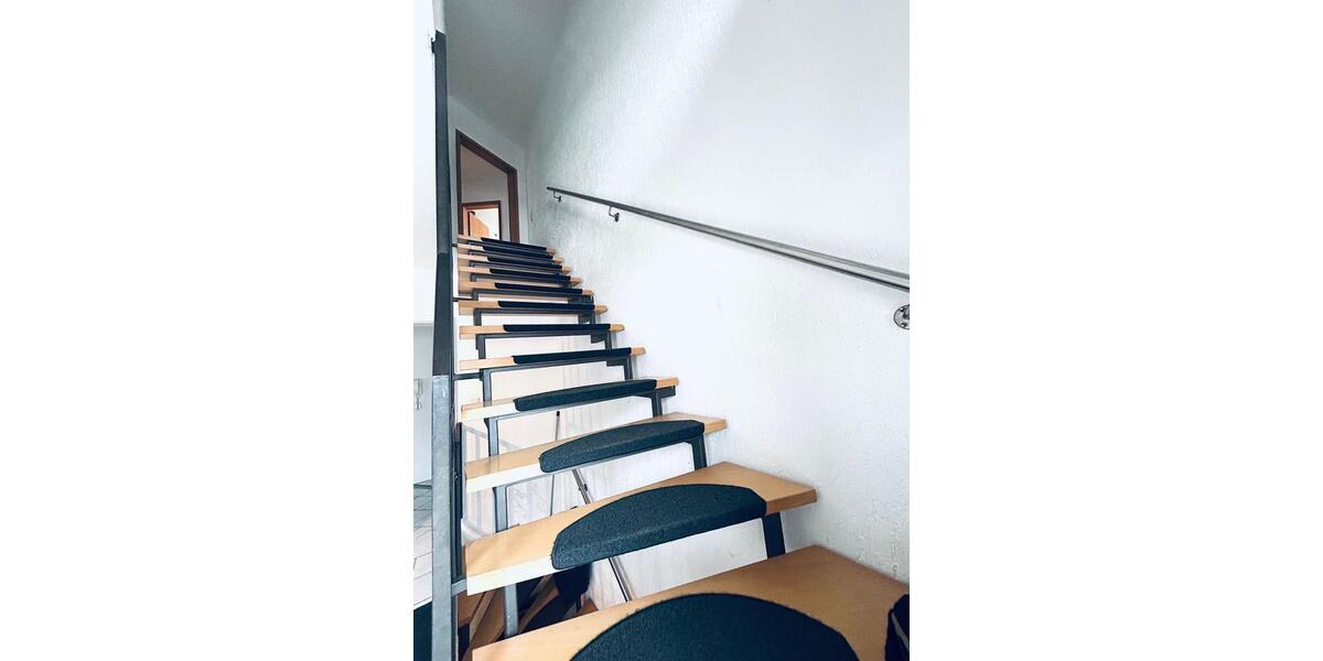 Dachgeschoßwohnung Straßenhaus - 3 Zimmer, 80 m&sup2;, 790&euro; | Angebot:26033601