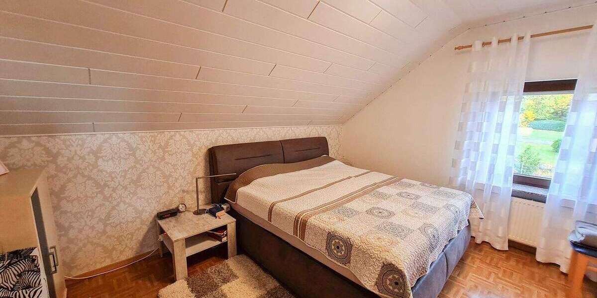 Einfamilienhaus Straßenhaus - 8 Zimmer, 220 m&sup2;, 570.000&euro; | Angebot:25691903