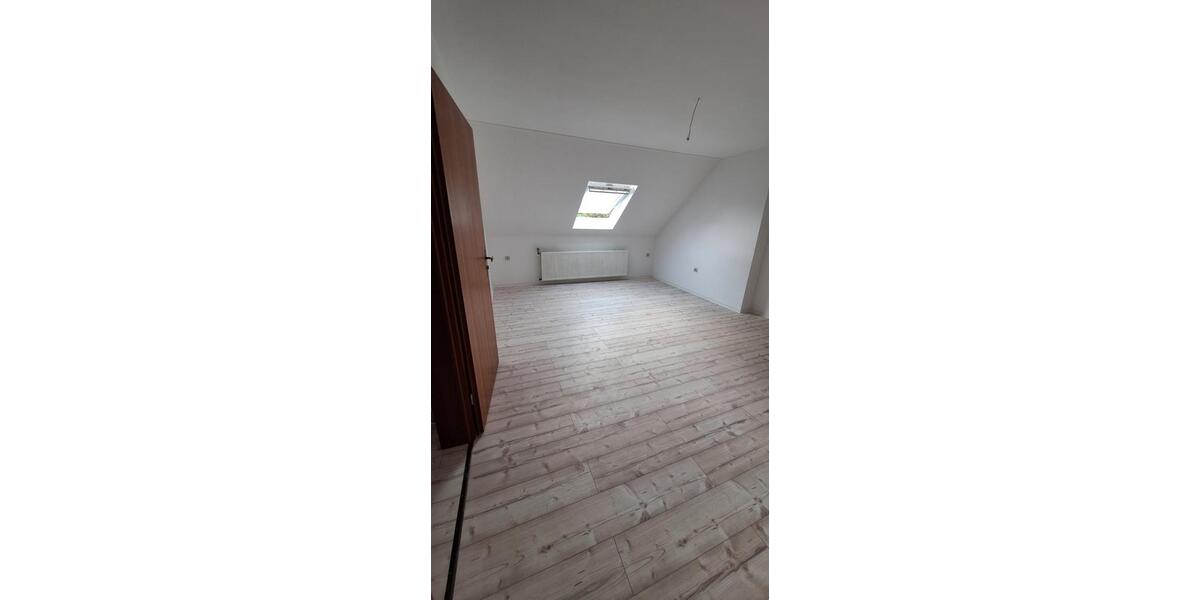 Dachgeschoßwohnung Steimel - 4 Zimmer, 85 m&sup2;, 750&euro; | Angebot:25852452