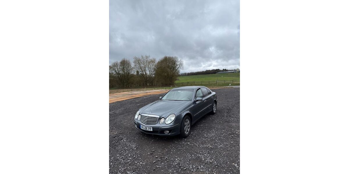 Mercedes-Benz E 220 415.000 km 2.700 &euro; Monreal 56729