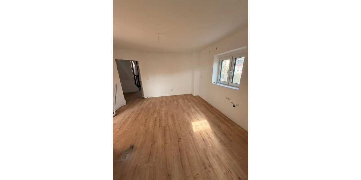 Dachgeschoßwohnung Vallendar - 4 Zimmer, 100 m&sup2;, 1.500&euro; | Angebot:25396427