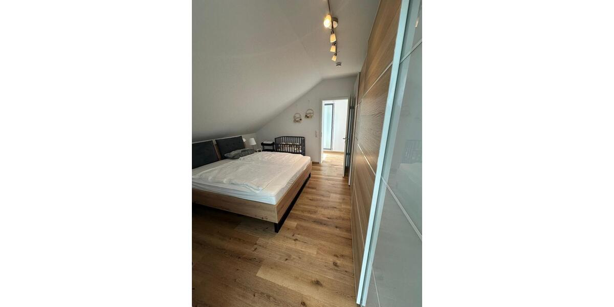 Dachgeschoßwohnung Kleinmaischeid - 4 Zimmer, 131 m&sup2;, 1.280&euro; | Angebot:25961988