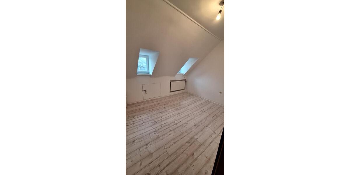 Dachgeschoßwohnung Steimel - 4 Zimmer, 85 m&sup2;, 750&euro; | Angebot:25852452